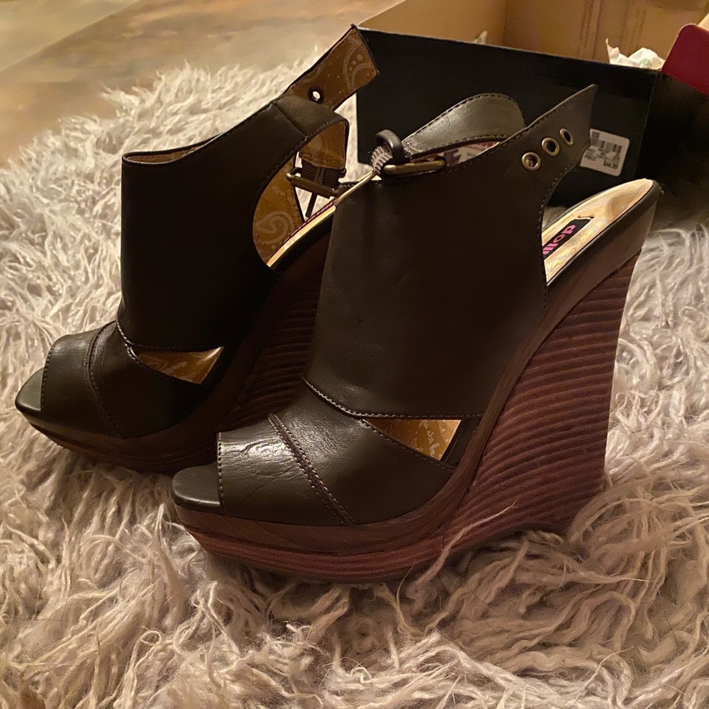 Dollhouse Dark Brown Wedges New 7 1/2